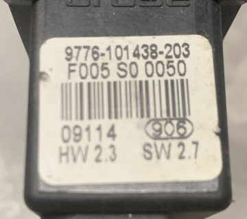 Блок управління склопідйомником задній правий VW Golf 4 BORA 9776-101438-203