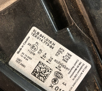 Передня права фара skoda enyaq crystal lighting 5lb941016h дефект