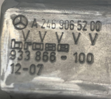 Моторчик склопідйомника передніх правих дверей Mercedes A-Class W176 a2469065200