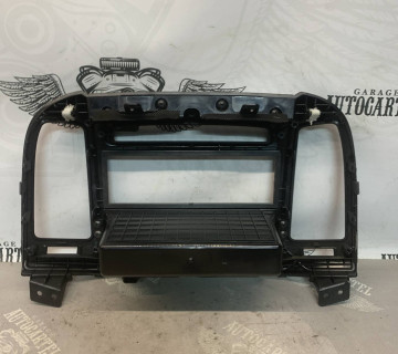 Рамка центральної консолі Hyundai Santa Fe 847402B900S4