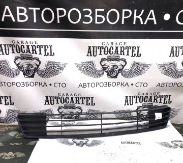 Решітка бампера переднього Ford Fiesta MK6 2s61a018a58a