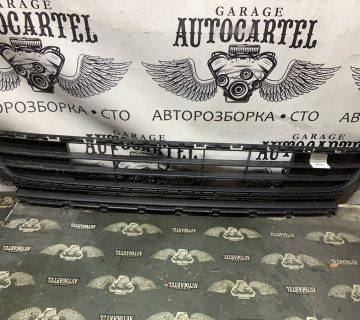 Решітка центральна бампера переднього Volkswagen golf 7 5g0853677h