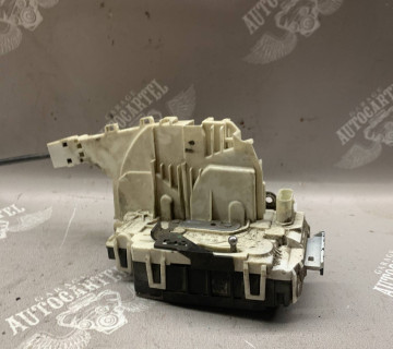 Замок двері передньої лівої електричний Mercedes Sprinter 906/VW Crafter a9067202135