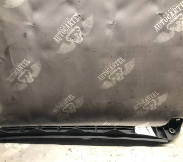 Кронштейн заднього бампера правий Skoda Octavia 1Z5807864