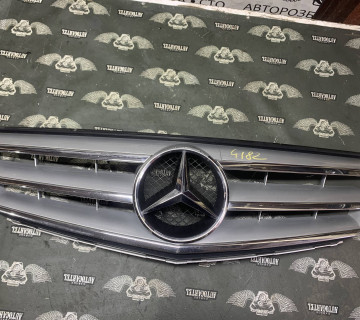 Решітка радіатора Mercedes C W204 2007-2014 дефект a2048800023