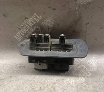 Кнопка контакт зсувних дверей правий задній Renault kangoo 2 8200428707c