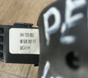 Подрульовий перемикач магнітоли правий Peugeot 407 2004-2010 96538207XT