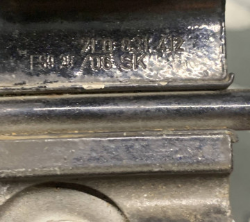 Петля двері (права передня нижня) 7L0831412 Touareg 1 2002—2010