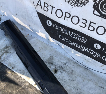 A2516980454007 бокова накладка поріг права Mercedes R class W251