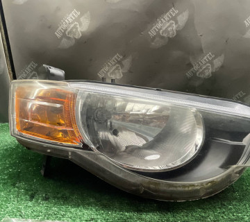 Фара передня права Mitsubishi Colt 6 z30 рестайлінг 8301b180