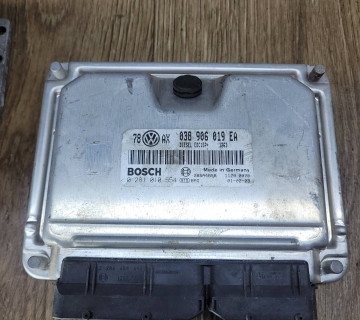 Блок керування двигуном VW PASSAT B5 1.9TDI 038906019EA 0281010554