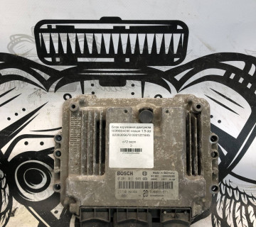 Блок керування двигуном 1039S04030 nissan 1.9 dci 8200305678 0281011645