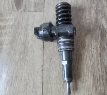 Форсунка VAG, (ASZ AUY AVB AVF AWX AXB AXC BKC BLS BXE) 1,9TDI, Bosch 038130073ba