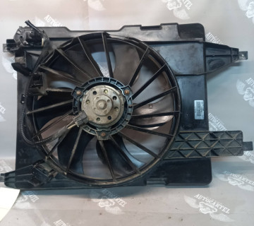 Вентилятор радіатора з дифузором Renault Megane II 1.5 DCI 8200884679