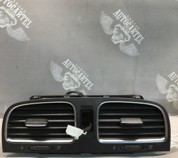5k0815735 дефлектор центральний Vw golf 6