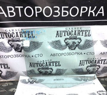 21805301 скло двері заднє праве Volkswagen Golf 5 хетч