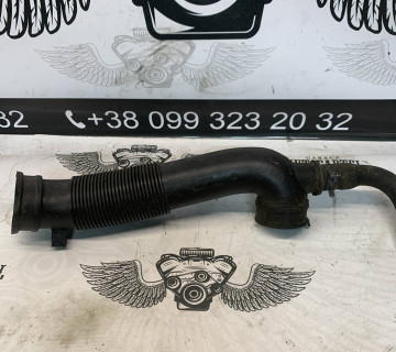 Патрубок повітряного фільтра Opel Astra H 1.4 16V 55351926