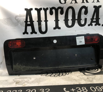 4b9945695 накладка кришкки багажника Audi a6 c5 універсал дефект