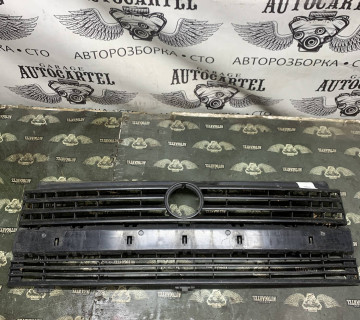 Решітка радіатора Volkswagen Transporter T4 701853653e
