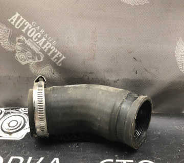 Патрубок інтеркулера 2.0 tdi VW Golf VII (12-20) / Skoda Octavia III (13-20) / Audi A3 (12-20) 04L145762AD