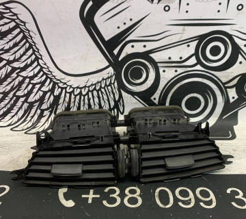 Дефлектор вентиляції центральний Mercedes-Benz W204 a2048306054