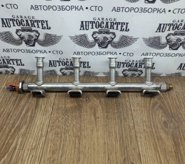 Паливна рампа Volkswagen Golf 6 Caddy Skoda Rapid Yeti 1.2 TSI 03F133320C
