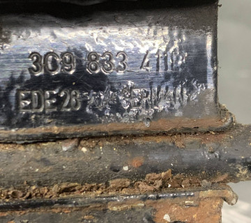 3c9833411b Нижня петля задніх лівих дверей Volkswagen Passat B6 2005-2010