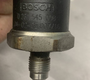 Датчик тиску палива в рейці VW Passat B6 2.0 16V FSI 0261545008