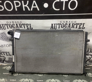 Радіатор охолодження двигуна Audi A3 8P, Vw Golf V 1k0121251ar