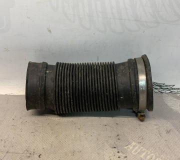 Патрубок повітряний Opel Vectra C 1.9 CDTI 55354823
