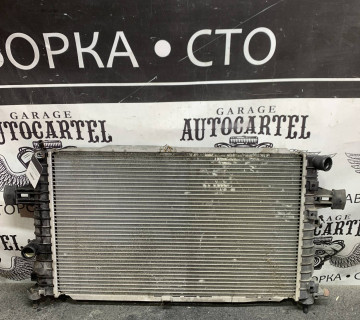 Радіатор охолодження двигуна Opel 2.0t 2.2d Astra H Zafira B 13129047