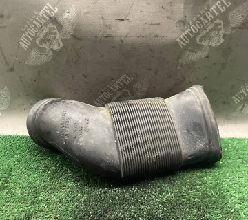 Патрубок повітряного фільтра MERCEDES W220 W210 3.2 CDI a6130940087