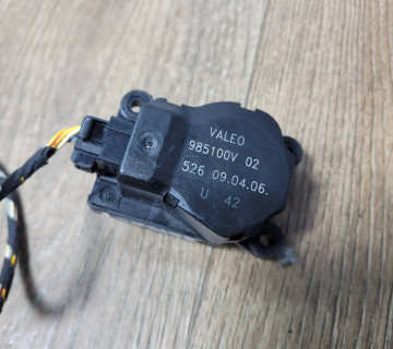 Моторчик залінки пічки Opel Signum (2003-2008) Valeo 985100V / 09180202