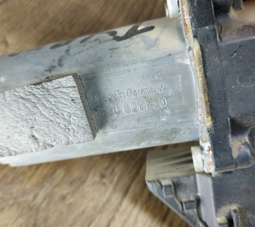 Моторчик склопідйомника передній правий Skoda Octavia Tour 0130821730