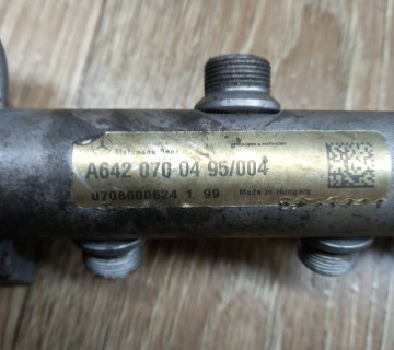 Паливна рампа ліва MERCEDES ML 320 W164 3.0 cdi 2005-2008 (A6420700495/004) A6420700495