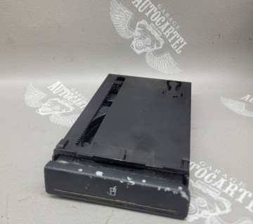 AUDI A4B6-B7 КРОНШТЕЙН НА ПІДСТАКАННИКИ CUP HOLDER 8e1862534