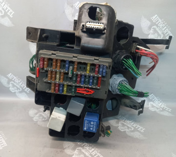 Блок запобіжників 1.9D cdi CITROEN BERLINGO 96-08 9568205380