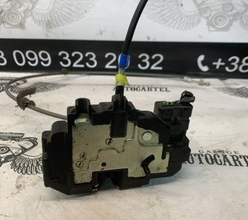 замок двері лівий передній Nissan Note E11 805019U10B