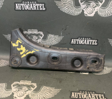 Кріплення переднього бампера Audi A6 C5 (97-05) праве 4b0807284b