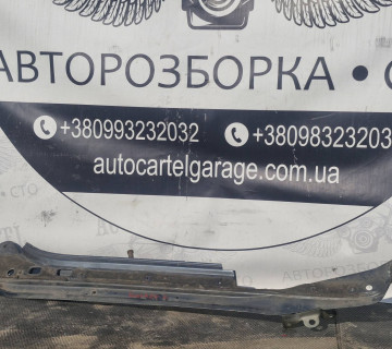 Кронштейн кріплення крила лівий Volkswagen Touareg 7L6805175D