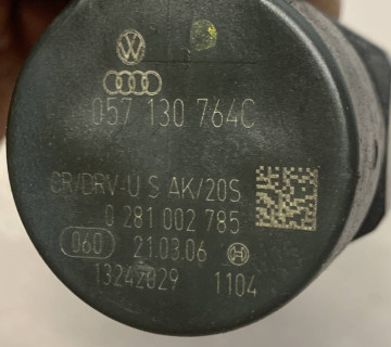Датчик тиску палива AUDI A4 B7 A6 C6 ASB 3.0 TDI 057130764c