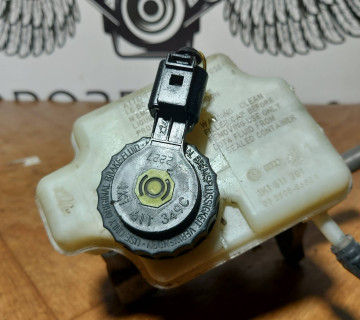 Головний гальмівний циліндр VW Golf 5 1k1611301