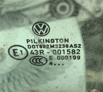 Скло дверей переднє ліве Volkswagen Touran 1T0845201D,21802843