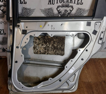 Двері задні праві Ford Focus II універсал St00182