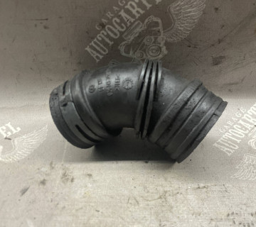 Патрубок повітряного фільтра Volkswagen Golf 6 1.4 TSI 03c145747c