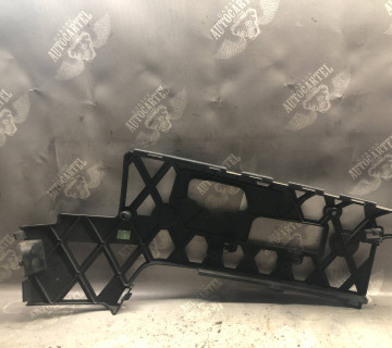 Направляюча переднього бампера ліва Volkswagen Passat B7 3AA807177 VAG (3AA807177)