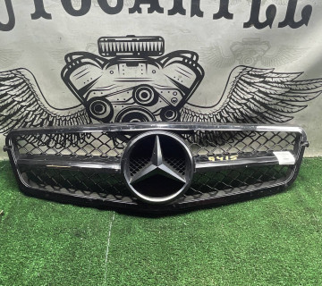 Решітка радіатора Mercedes W204 taiwan 21121234