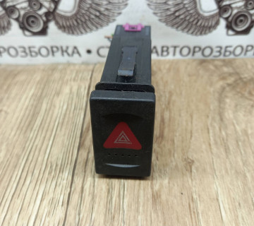 3b0953235c, Кнопка аварійної сигналізації VW PASSAT (3B2) - 1.6 (1996/10)