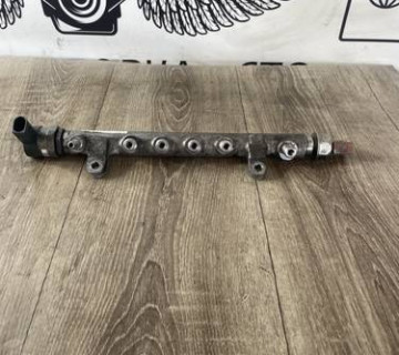 Паливна рампа VW/Audi 1.6/2.0TDi 16V комплектна,03L130089