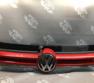 Решітка радіатора Volkswagen Golf 4 (1J0853651G)